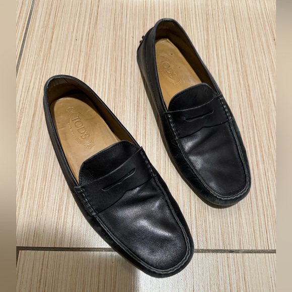 TOD’S Men\'s Black Leather Driver Loafers